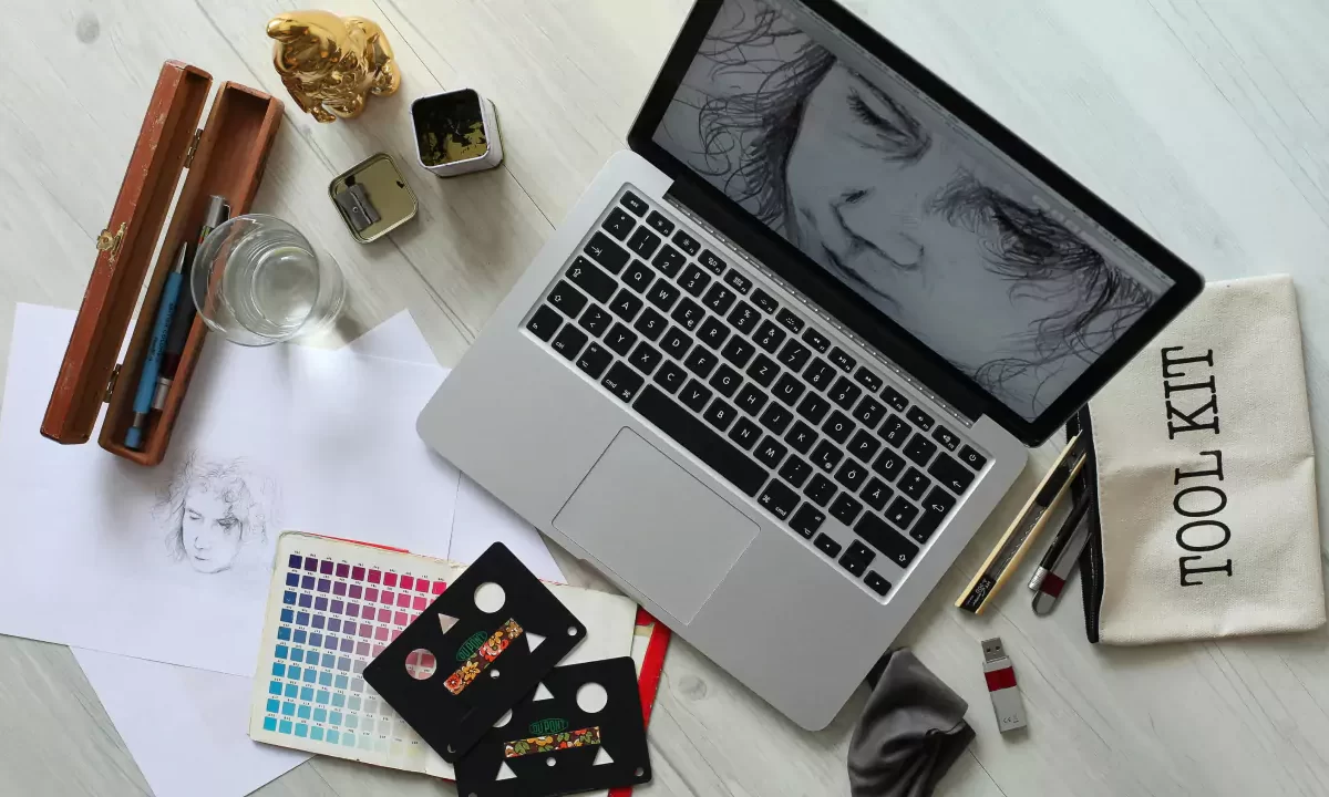 Capitalize on fruit to identify a ball.